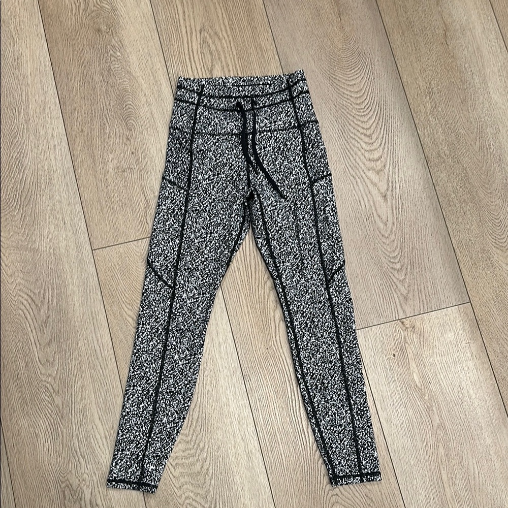 Black and White Patterned Leggings
